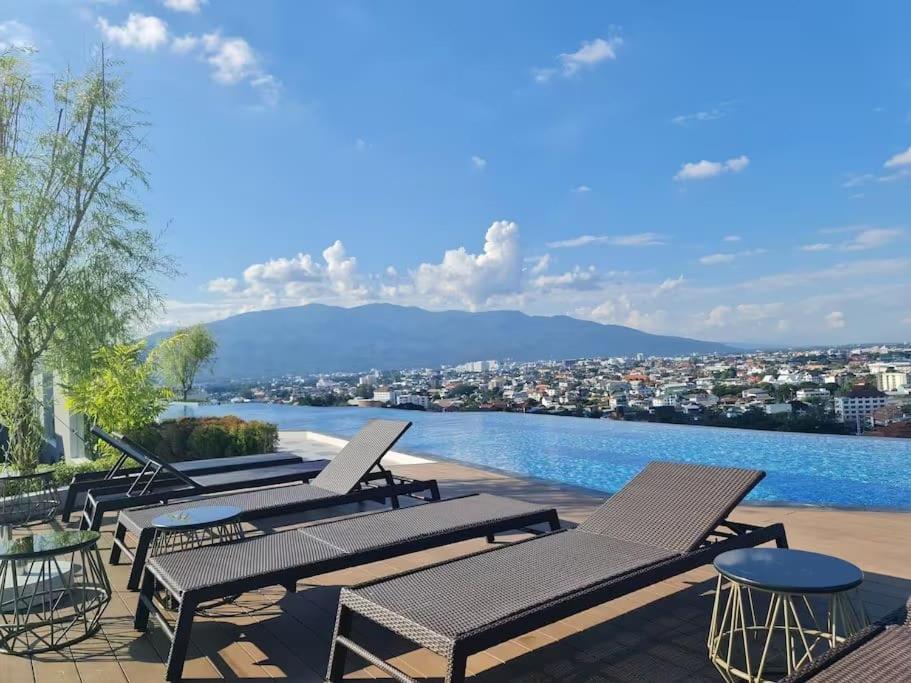 Astra Sky River无边泳池奢华温馨97㎡大三卧山景套房 Chiang Mai Exteriör bild